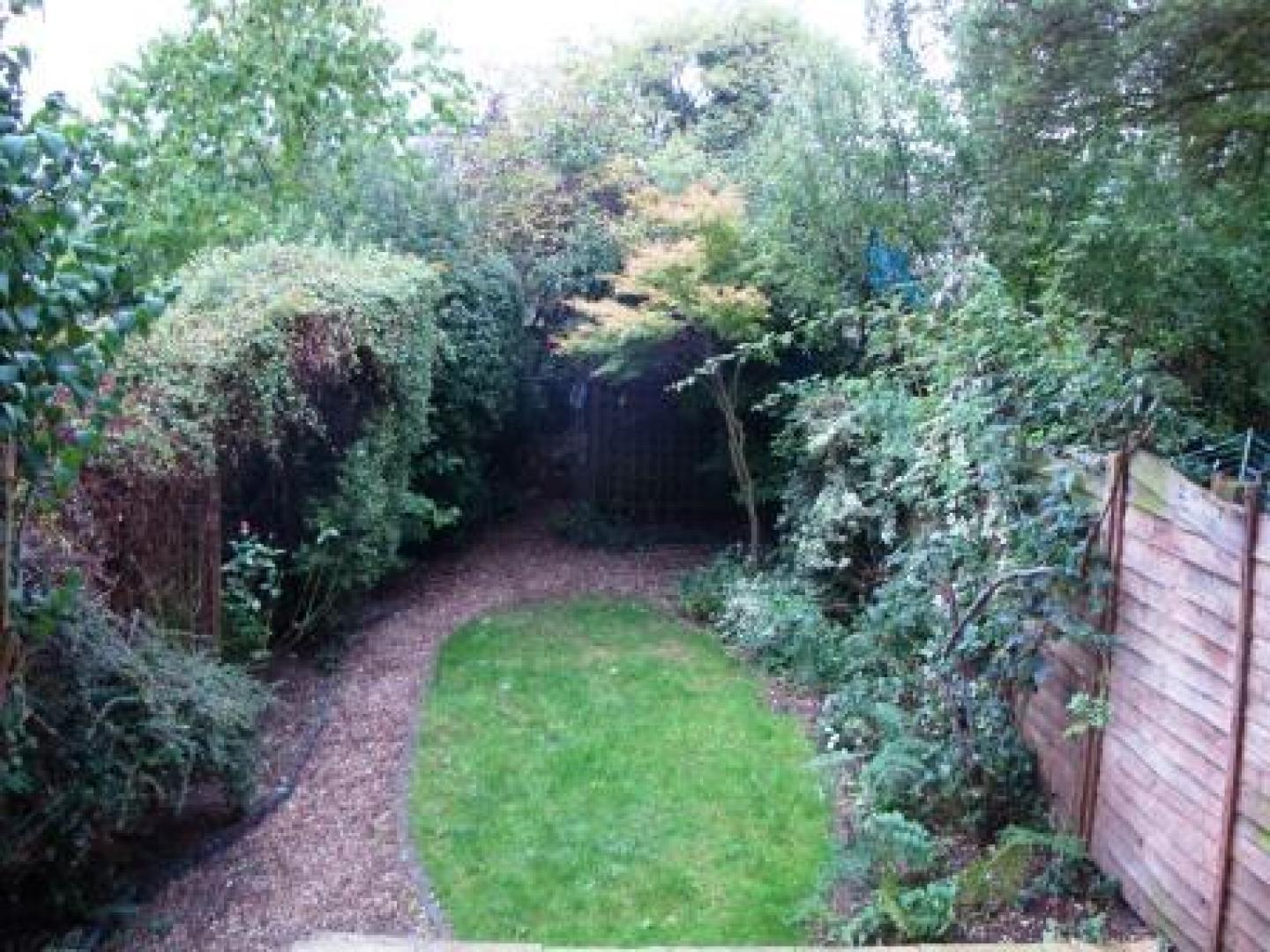 			GARDEN FLAT, 2 Bedroom, 1 bath, 1 reception Flat			 Honiton Road, QUEENS PARK